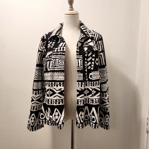 Chic Light Jacket! ⚫️ ⚪️ - Picture 1 of 6